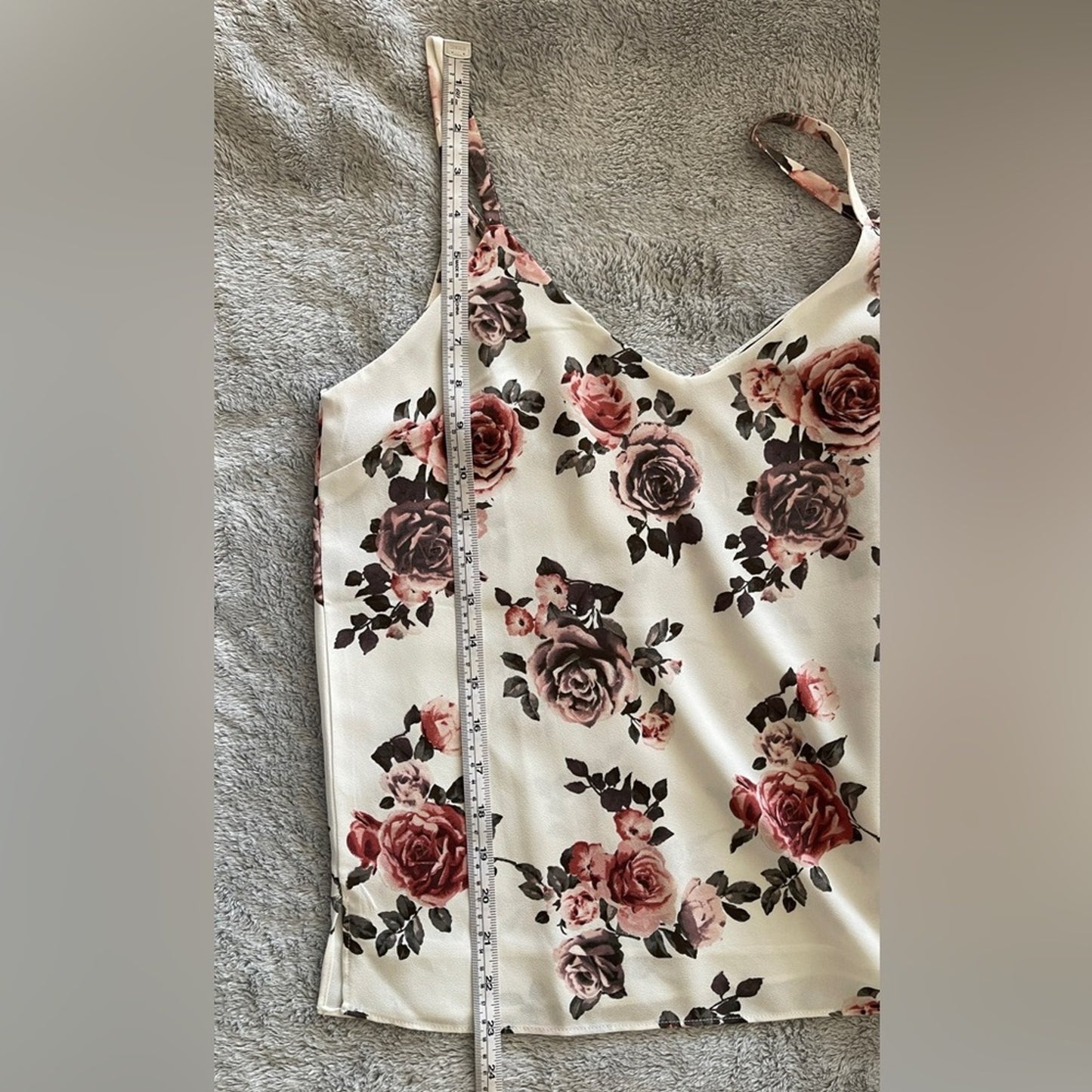 Forever 21 Women’s Sleeveless V Neck Tank Top Floral Print