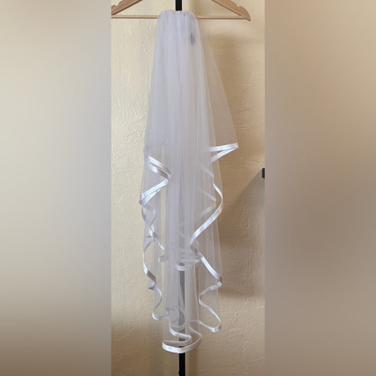 David’s Bridal Wedding Veil with Satin Trim